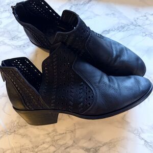 Vince Camuto Prasata boho western ankle bootie boots